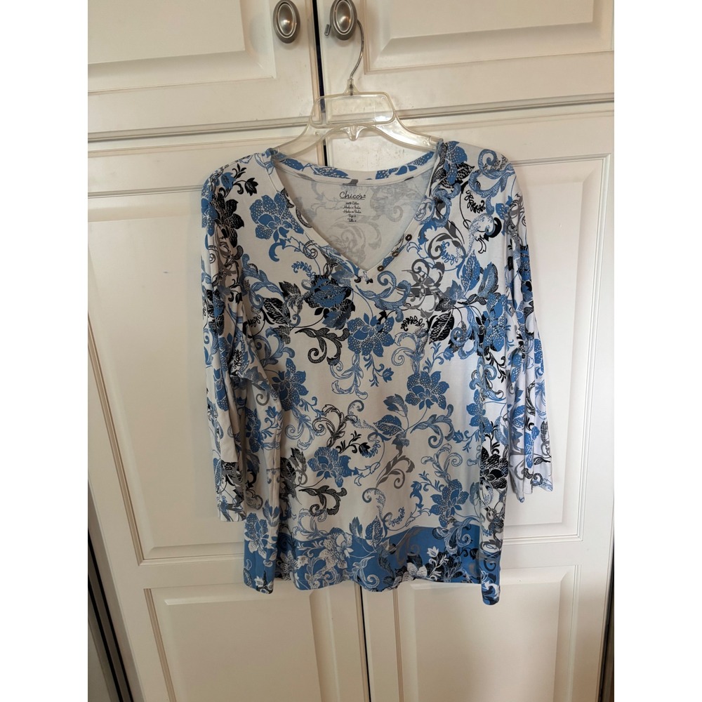 Chicos Blue Floral Paisley Cotton V-Neck Top Size 2X 3/4 Sleeve Metallic Buttons